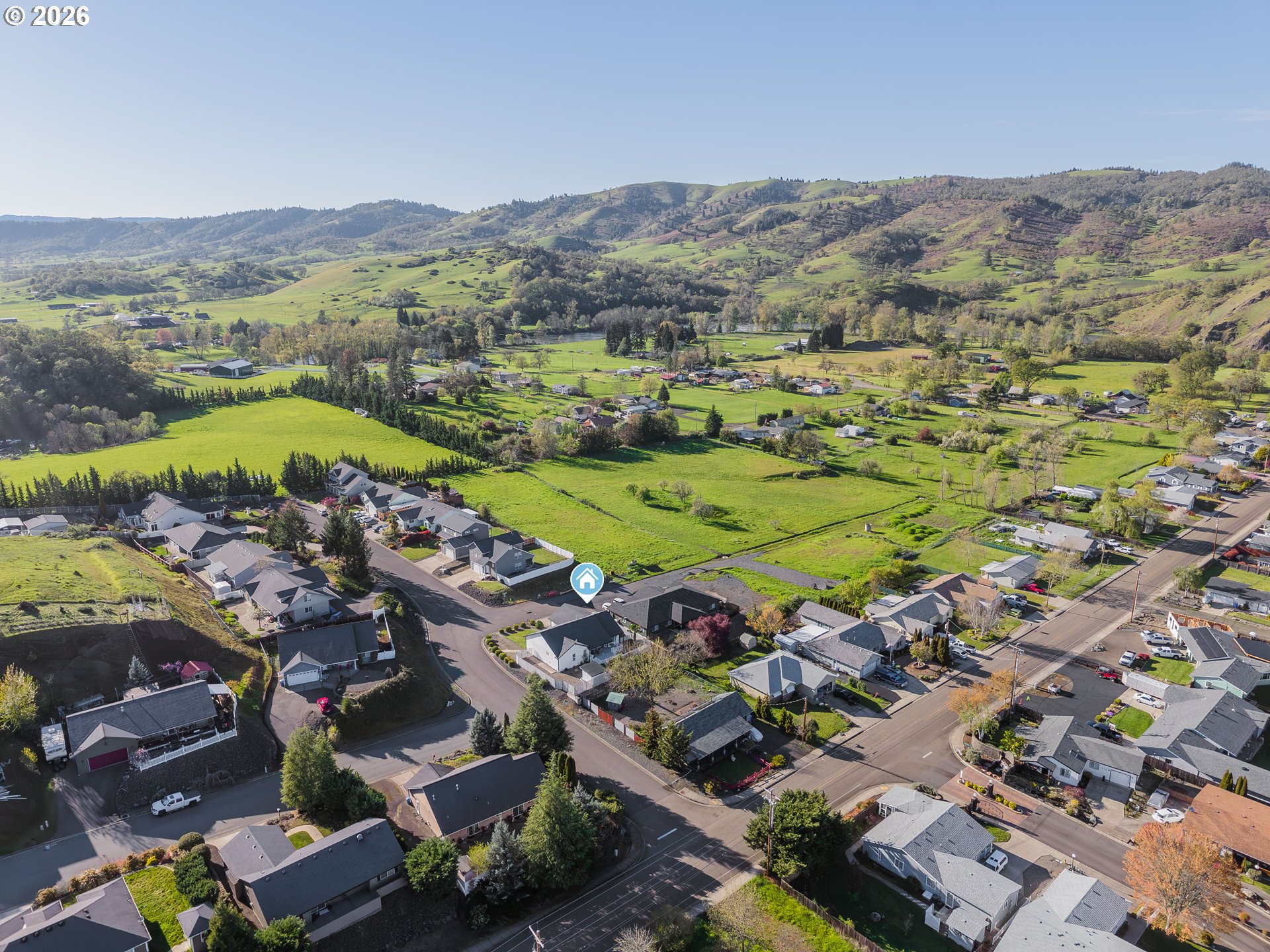 101 Pleasant Street Roseburg, OR 97470 - Photo 40 of 43 an aerial view of a city with lots of residential buildings