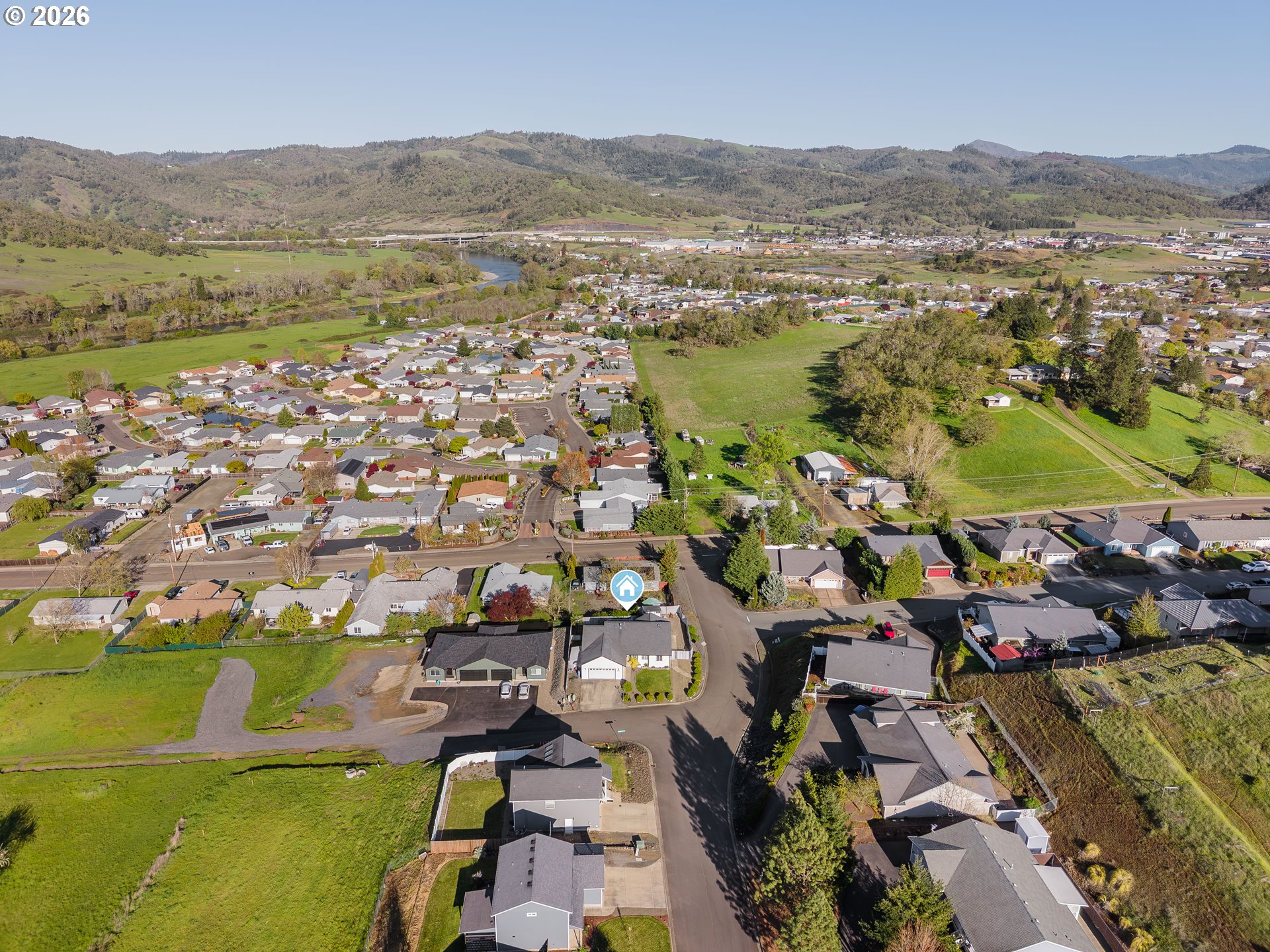 101 Pleasant Street Roseburg, OR 97470 - Photo 42 of 43 an aerial view of residential building and lake