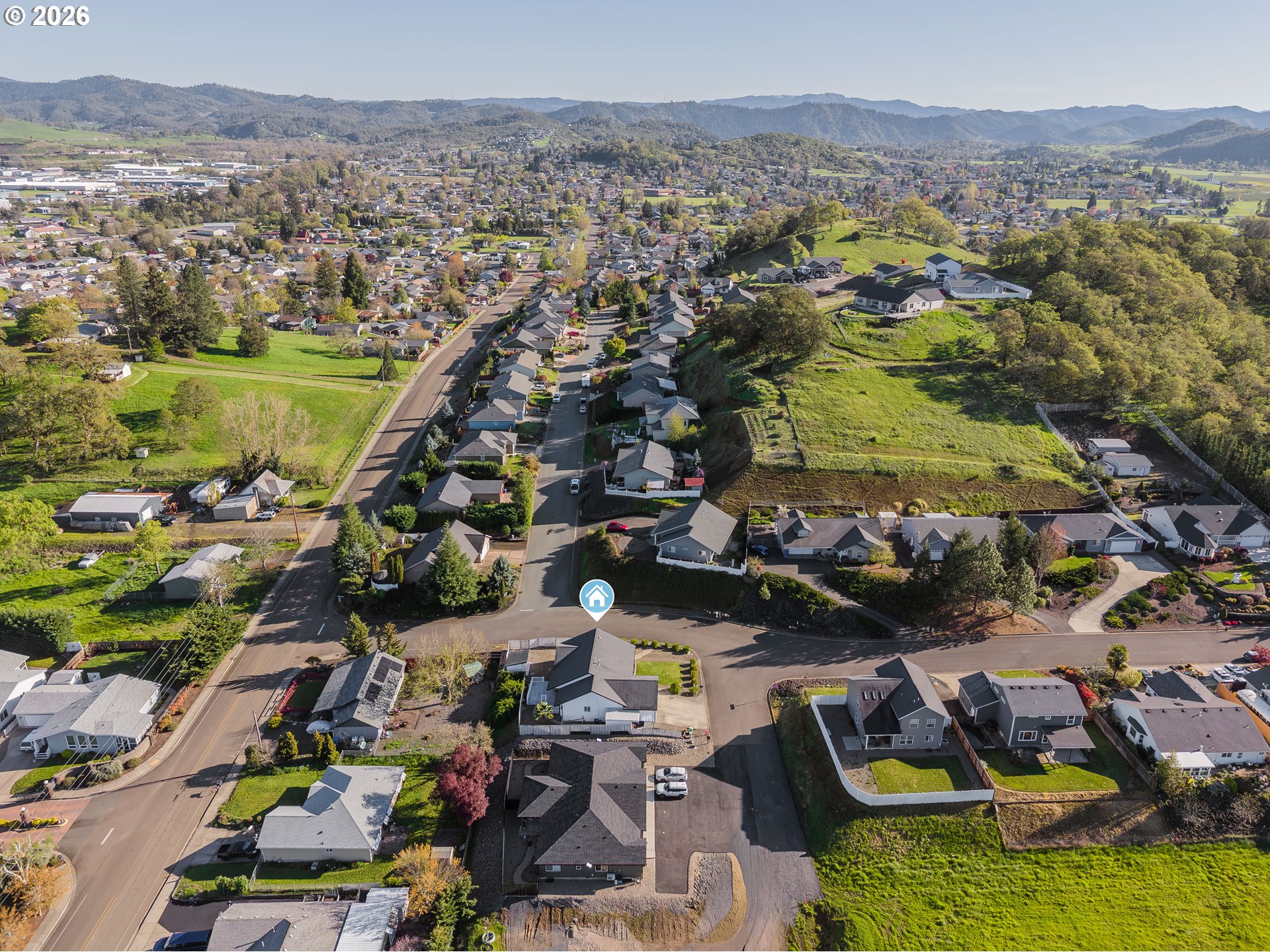 101 Pleasant Street Roseburg, OR 97470 - Photo 43 of 43 an aerial view of a houses with a lake view