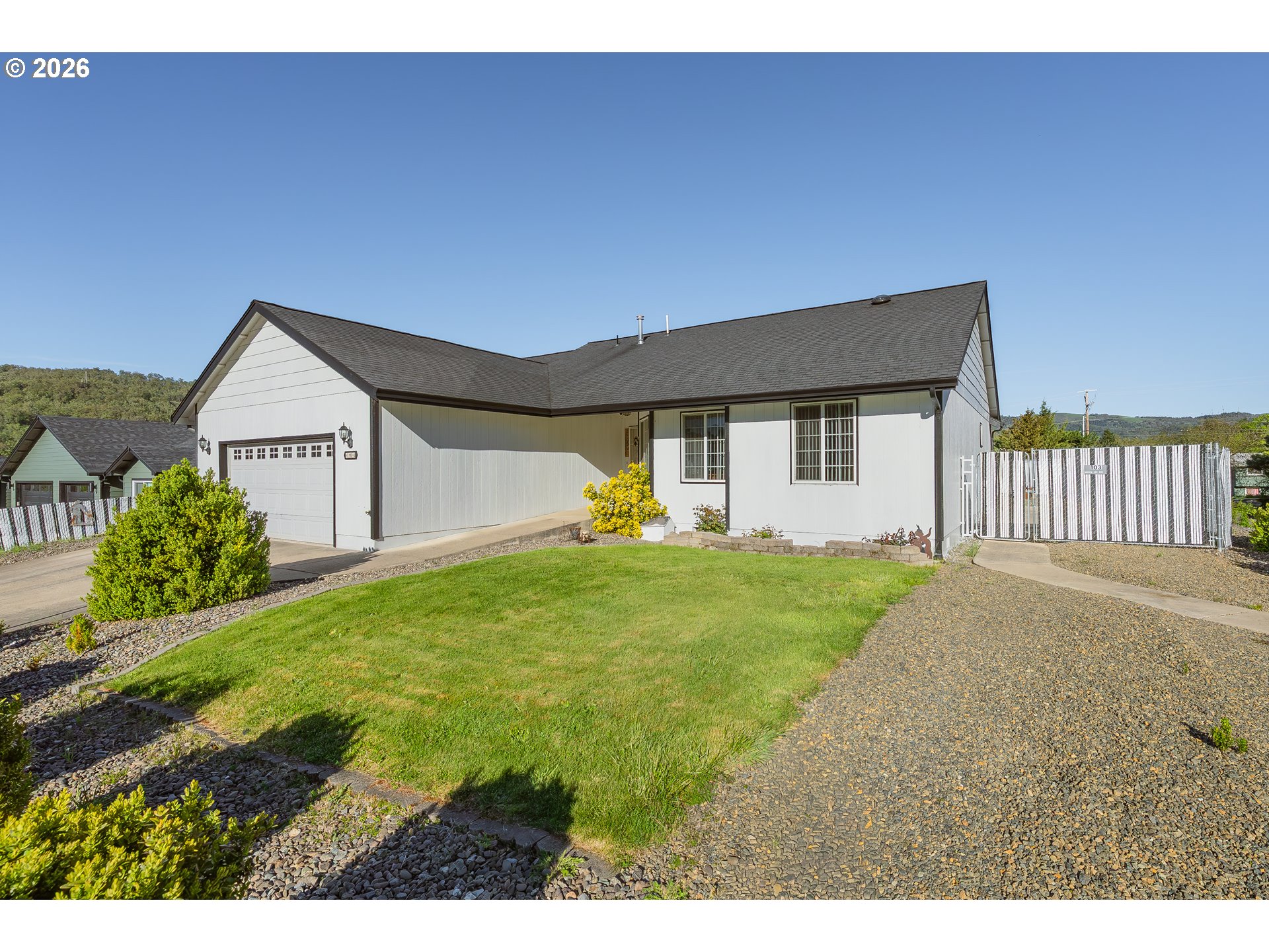 101 Pleasant Street Roseburg, OR 97470 - Photo 5 of 43 a front view of a house with garden