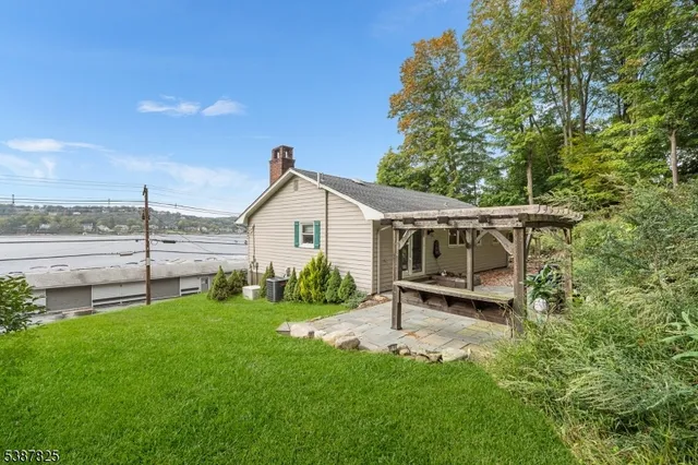 $499,000 | 159 East Shore Trail, Sparta, NJ 07871