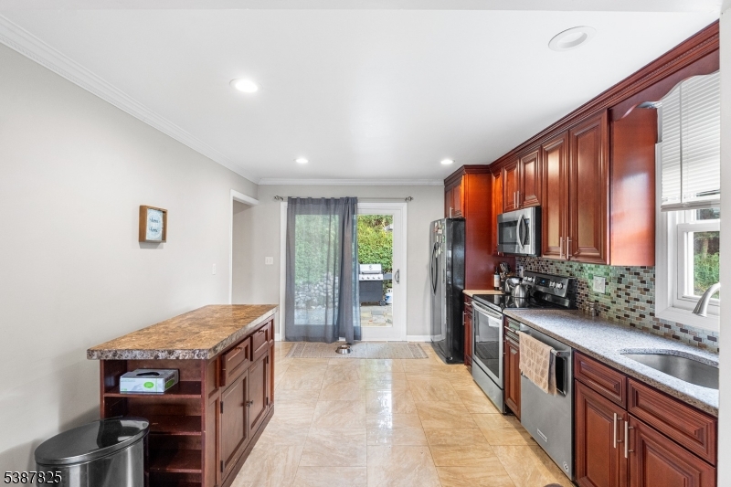 159 East Shore Trail Sparta, NJ 07871 - Photo 9 of 41