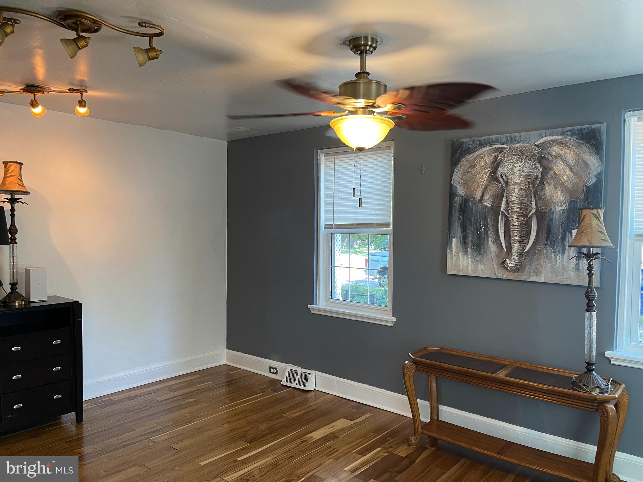 2833 Yorkship Road Camden, NJ 08104 - Photo 10 of 28 living area