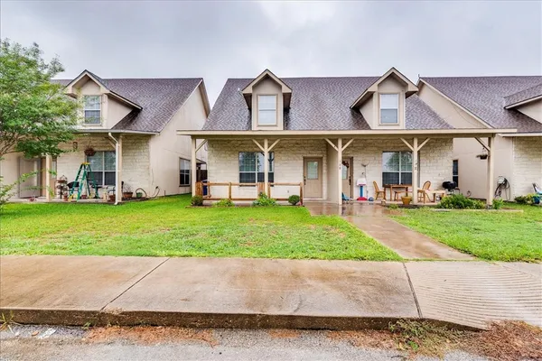 $1,450 | 126 Sandstone Drive, Unit F, Jarrell, TX 76537