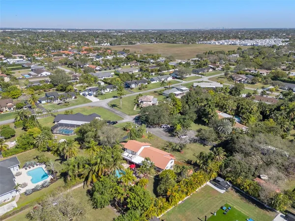 an aerial view of residential house and lake view