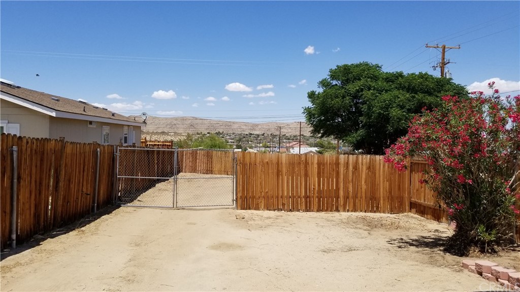 61750 Desert Air Road Joshua Tree, CA 92252 - Photo 20 of 28 a view of a house with a snow in the yard