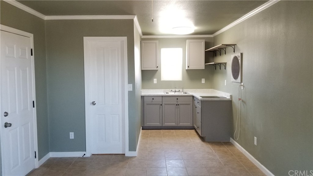 61750 Desert Air Road Joshua Tree, CA 92252 - Photo 26 of 28 an empty room that has a window