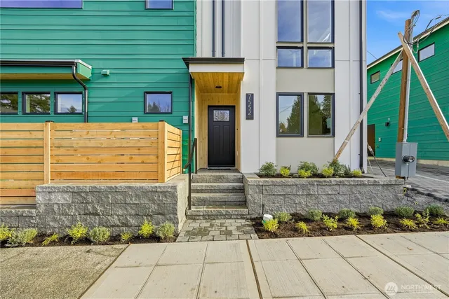 $714,000 | 7552 39th Avenue Southwest, Seattle, WA 98126