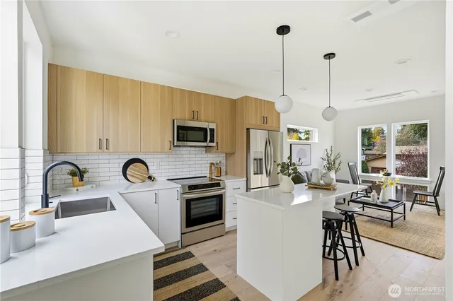 $714,000 | 7552 39th Avenue Southwest, Seattle, WA 98126