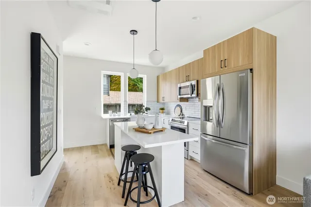 $714,000 | 7552 39th Avenue Southwest, Seattle, WA 98126