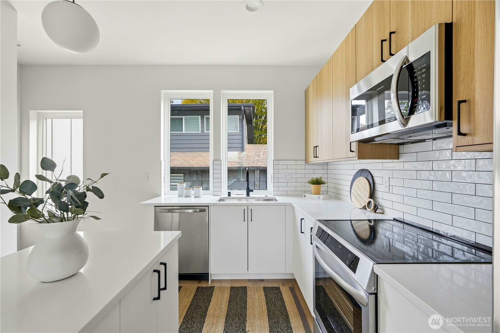 7552 39th Avenue Southwest Seattle, WA 98126 - Photo 10 of 23