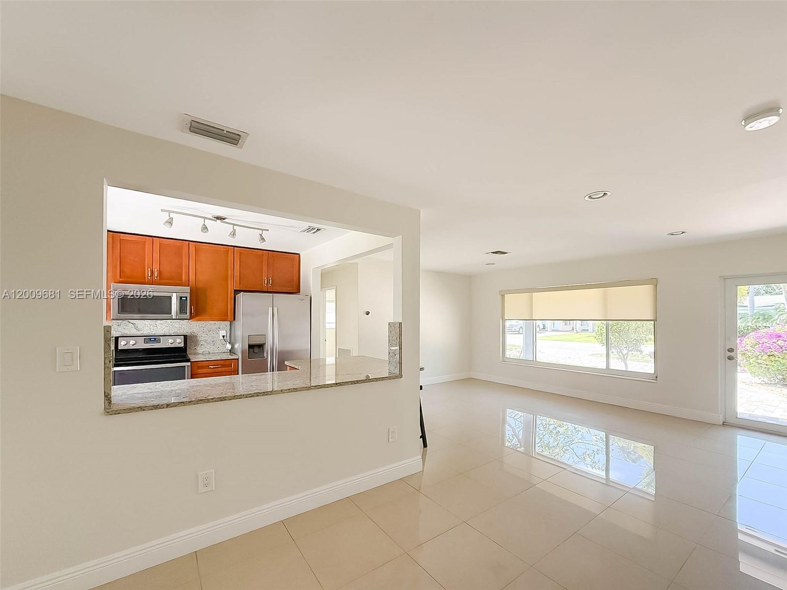 321 Northeast 29th Street Boca Raton, FL 33431 - Photo 4 of 21