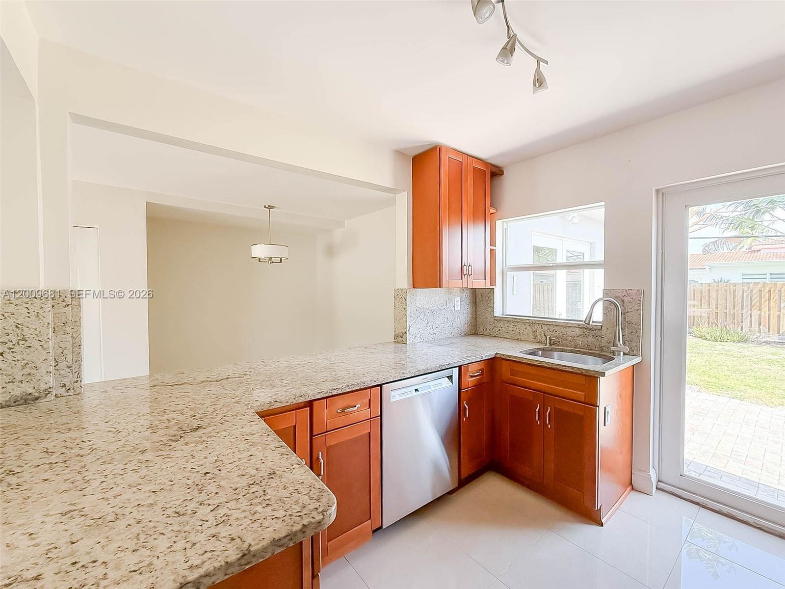 321 Northeast 29th Street Boca Raton, FL 33431 - Photo 6 of 21