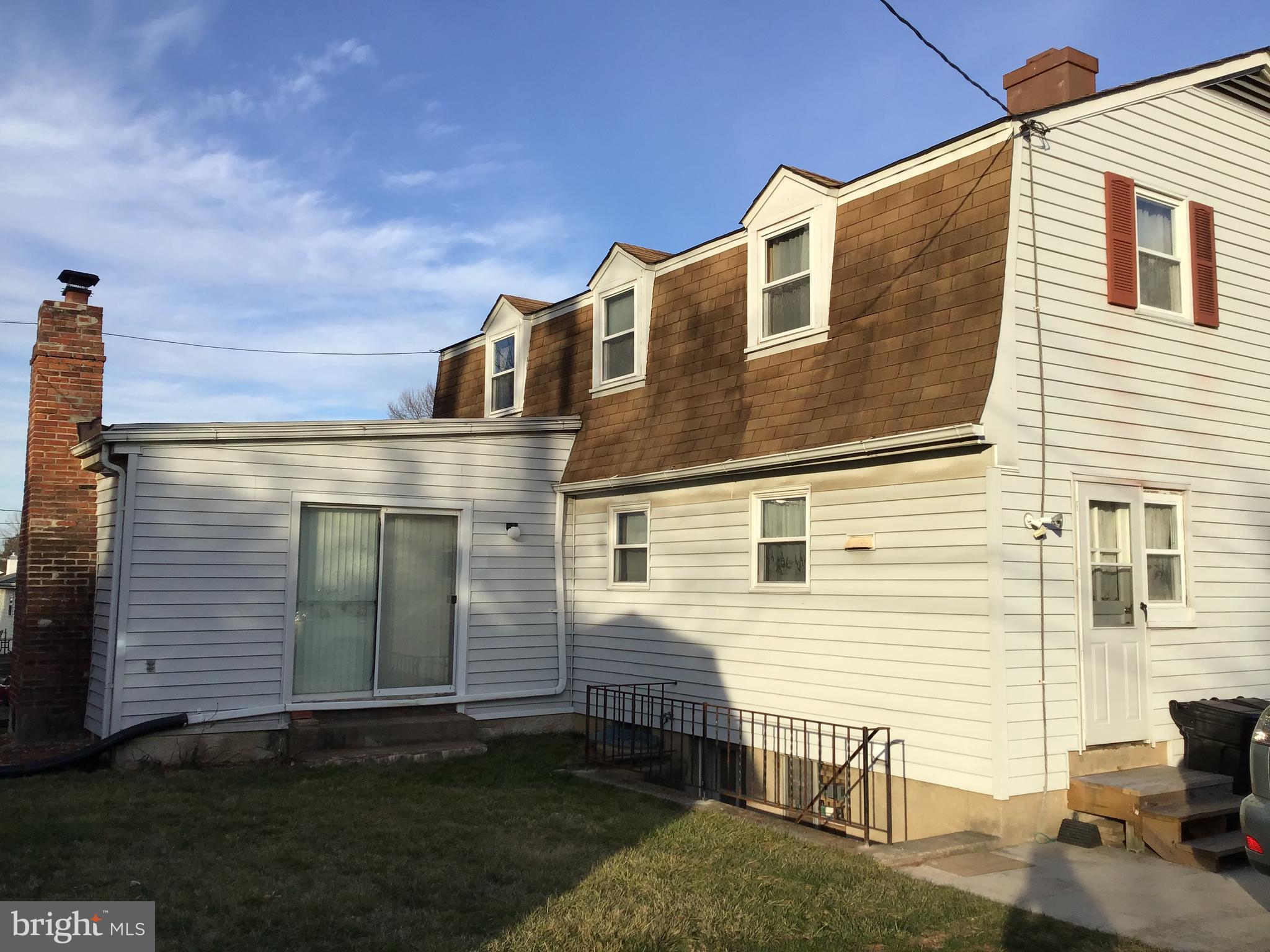 1410 Harberson Road Baltimore, MD 21228 - Photo 3 of 40 Rear