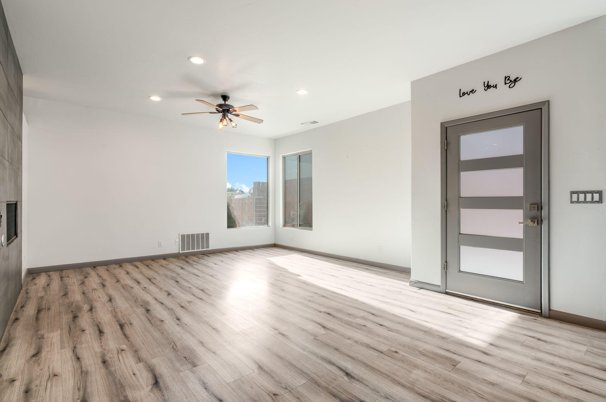 1012 25th Street Southeast Rio Rancho, NM 87124 - Photo 6 of 40 Gallery Image 6