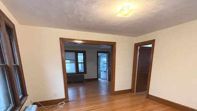 $1,900 | 36 Oakwood Avenue, West Hartford, CT 06119