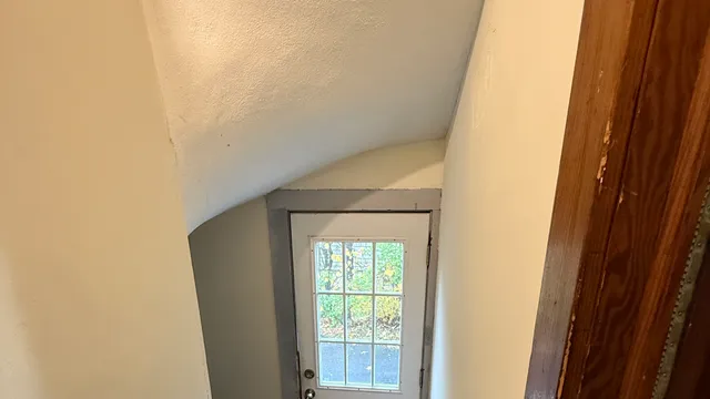 $1,900 | 36 Oakwood Avenue, West Hartford, CT 06119