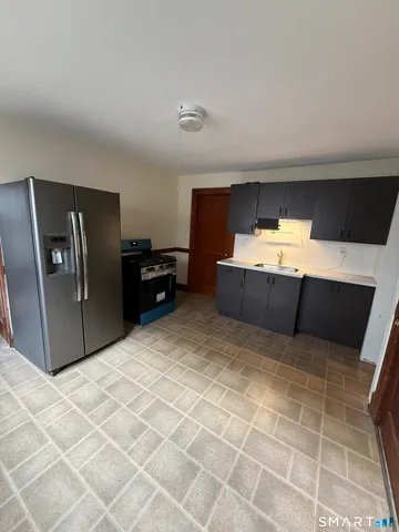 $1,900 | 36 Oakwood Avenue, West Hartford, CT 06119