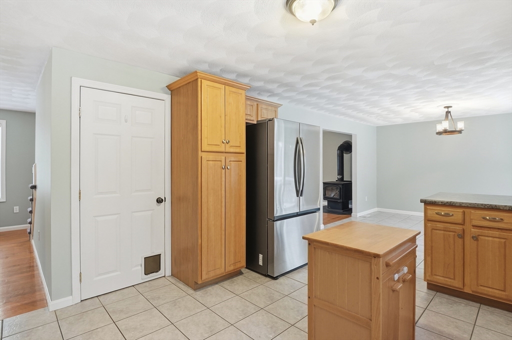 210 Gardner Road Hubbardston, MA 01452 - Photo 11 of 33