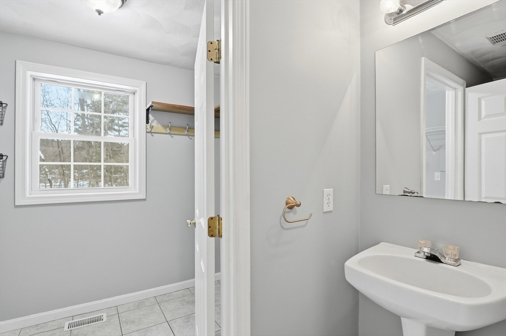 210 Gardner Road Hubbardston, MA 01452 - Photo 12 of 33