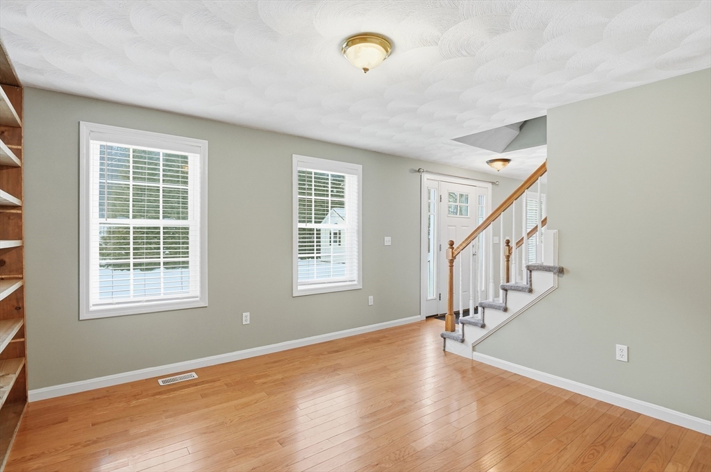 210 Gardner Road Hubbardston, MA 01452 - Photo 15 of 33