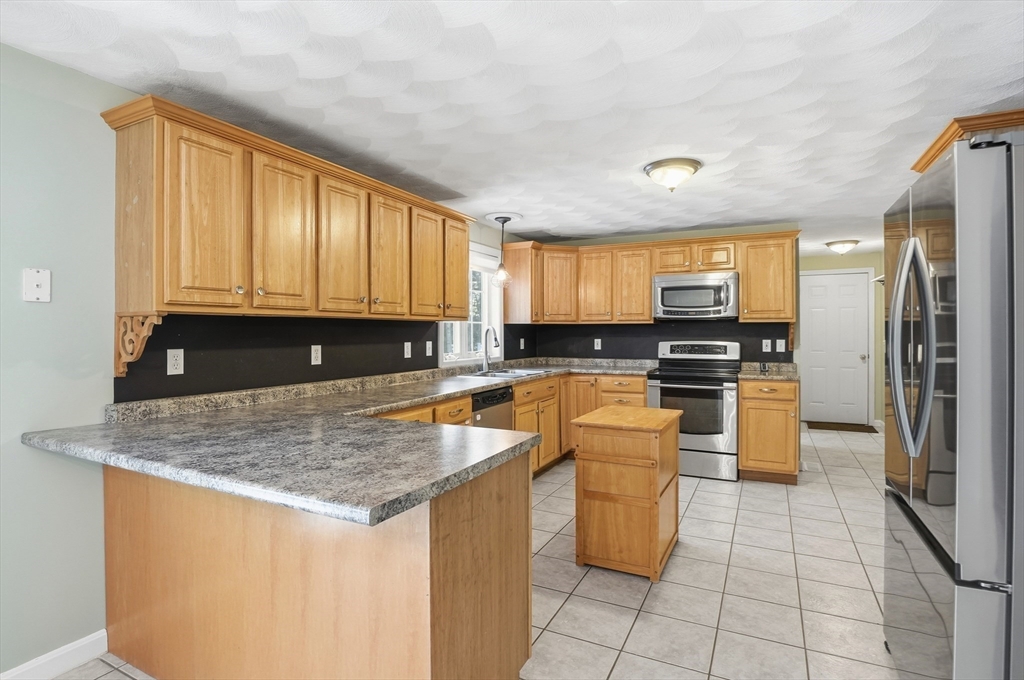 210 Gardner Road Hubbardston, MA 01452 - Photo 9 of 33