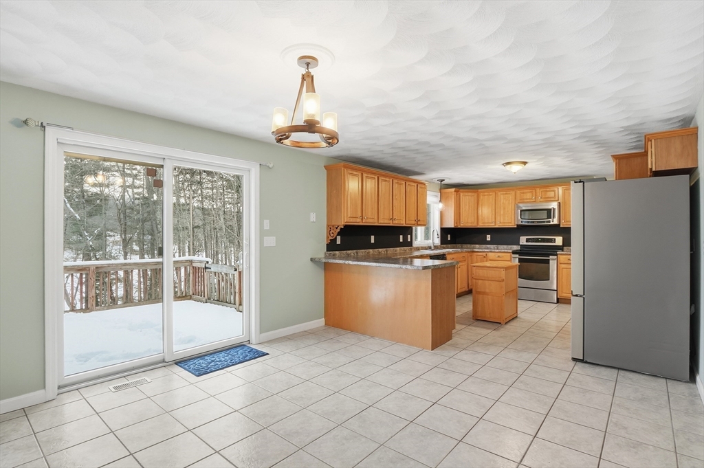 210 Gardner Road Hubbardston, MA 01452 - Photo 10 of 33