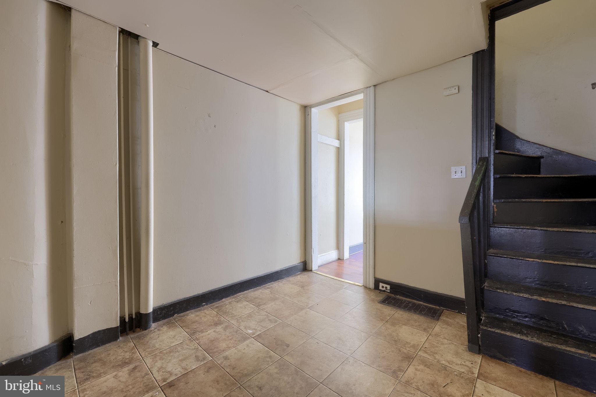 519 South Prince Street Lancaster, PA 17603 - Photo 10 of 15 a view of an empty room with closet and a window