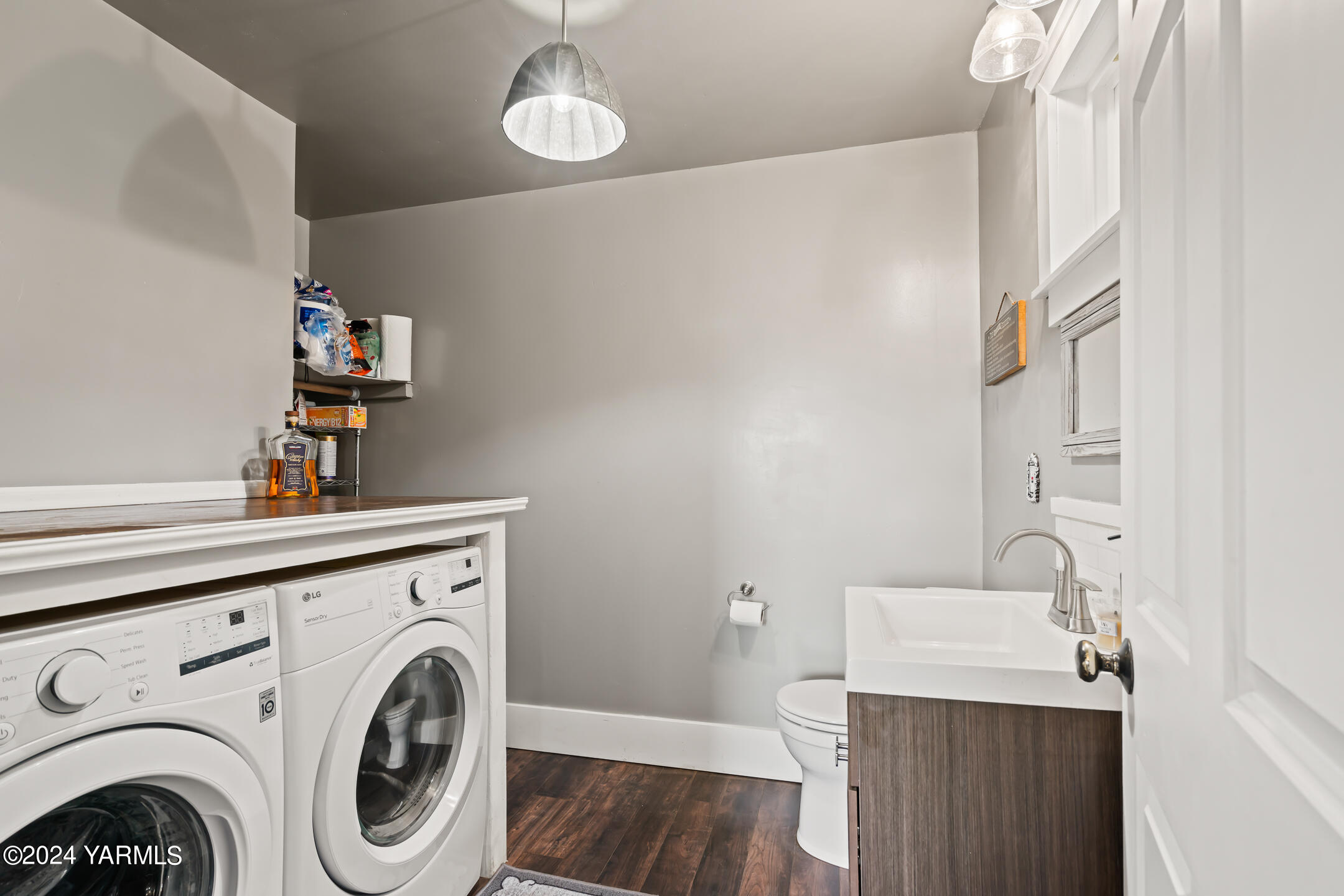 17970 Ahtanum Road Yakima, WA 98903 - Photo 12 of 27 a utility room with dryer and washer
