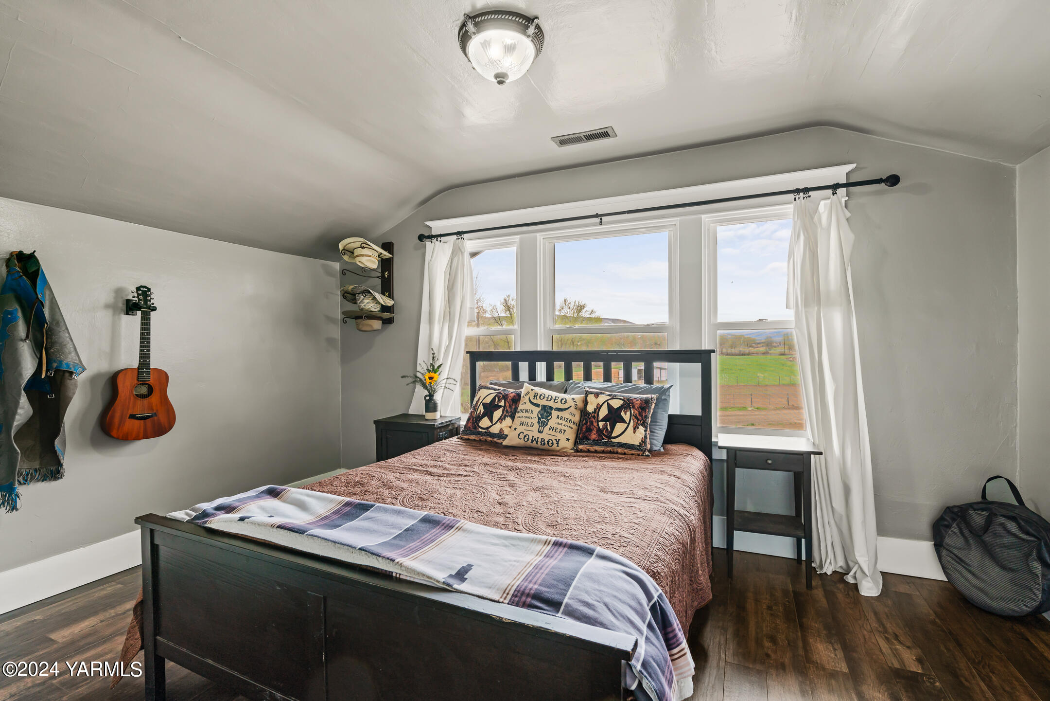 17970 Ahtanum Road Yakima, WA 98903 - Photo 14 of 27 a bedroom with a bed and a table
