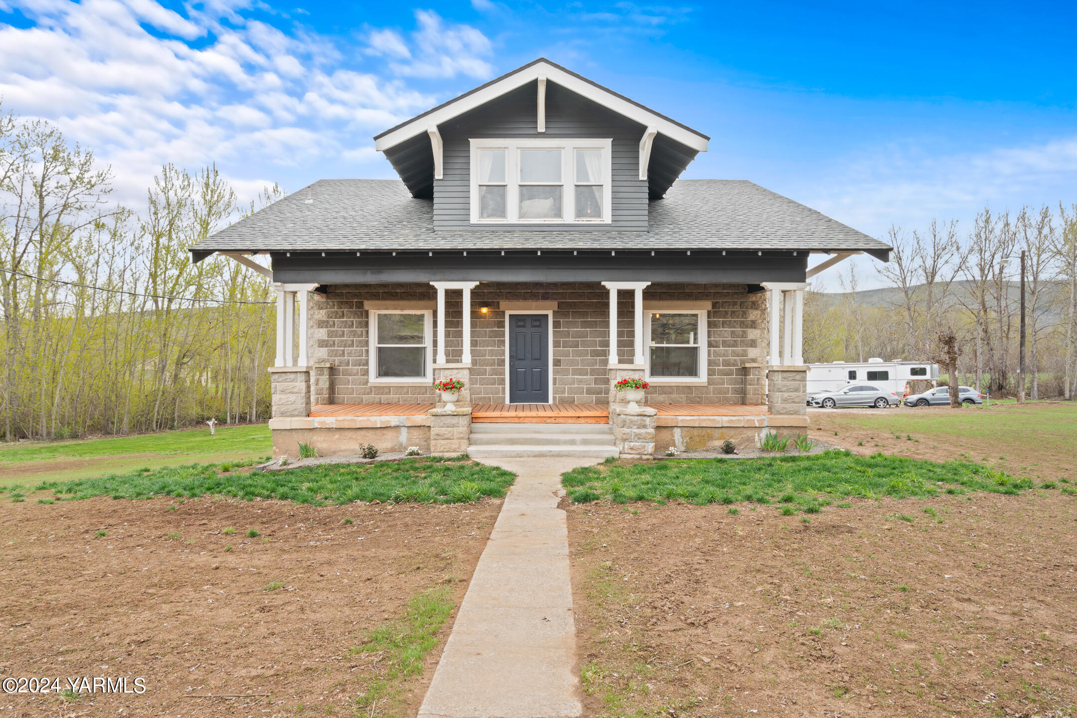 17970 Ahtanum Road Yakima, WA 98903 - Photo 2 of 27 a front view of a house with a yard and outdoor seating