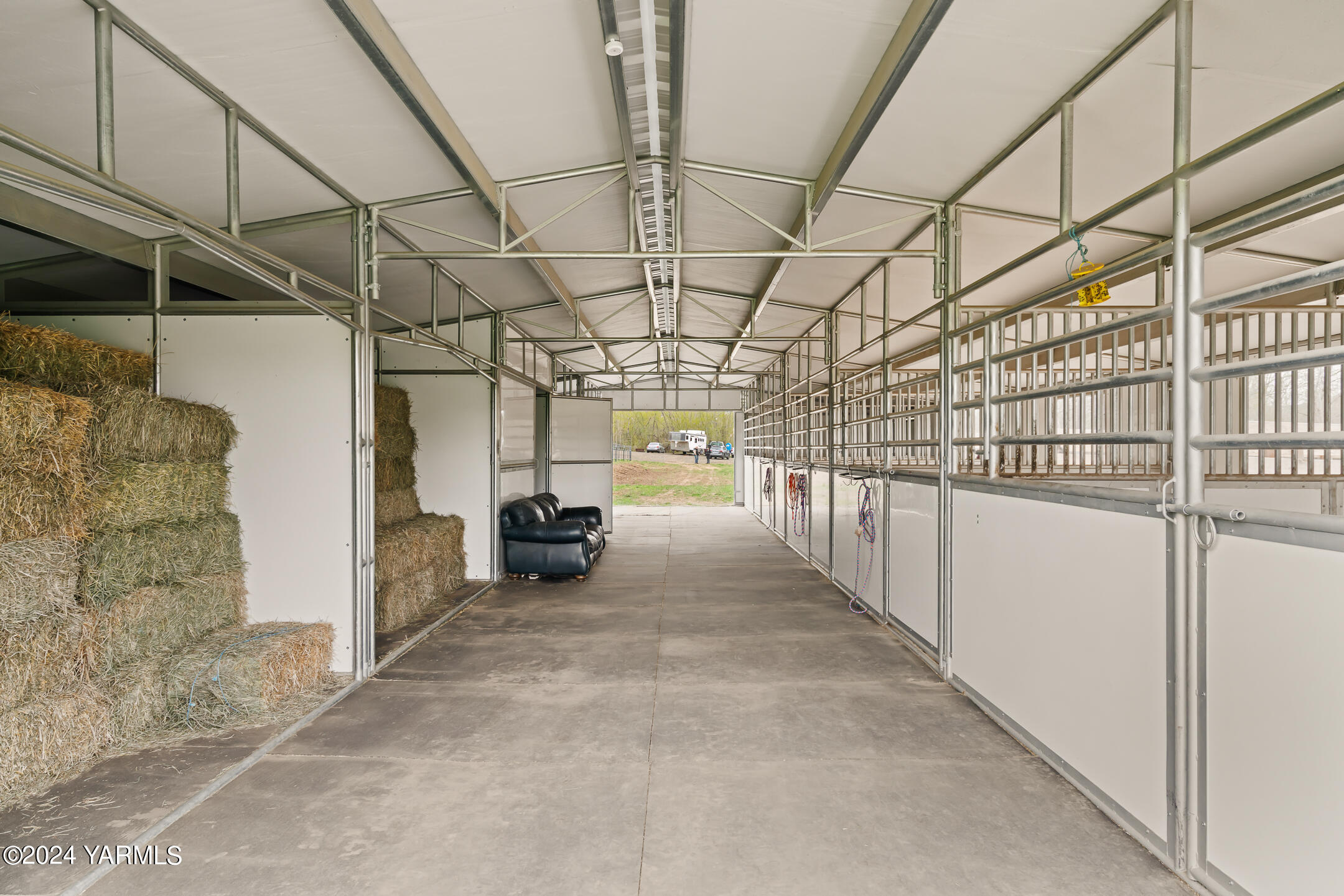 17970 Ahtanum Road Yakima, WA 98903 - Photo 23 of 27 a view of a garage