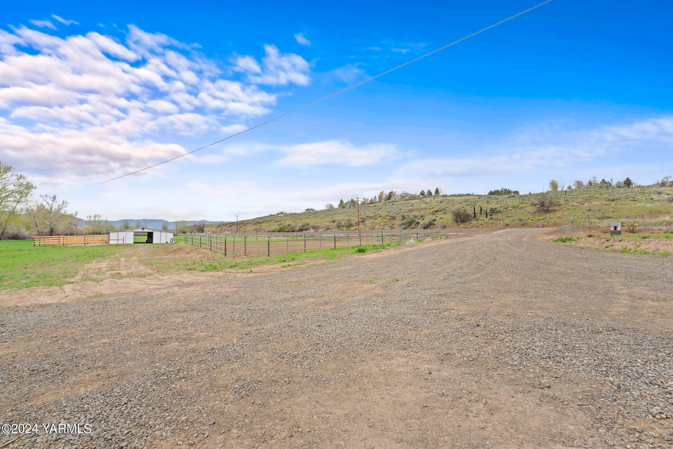 17970 Ahtanum Road Yakima, WA 98903 - Photo 25 of 27 a view of an ocean and beach