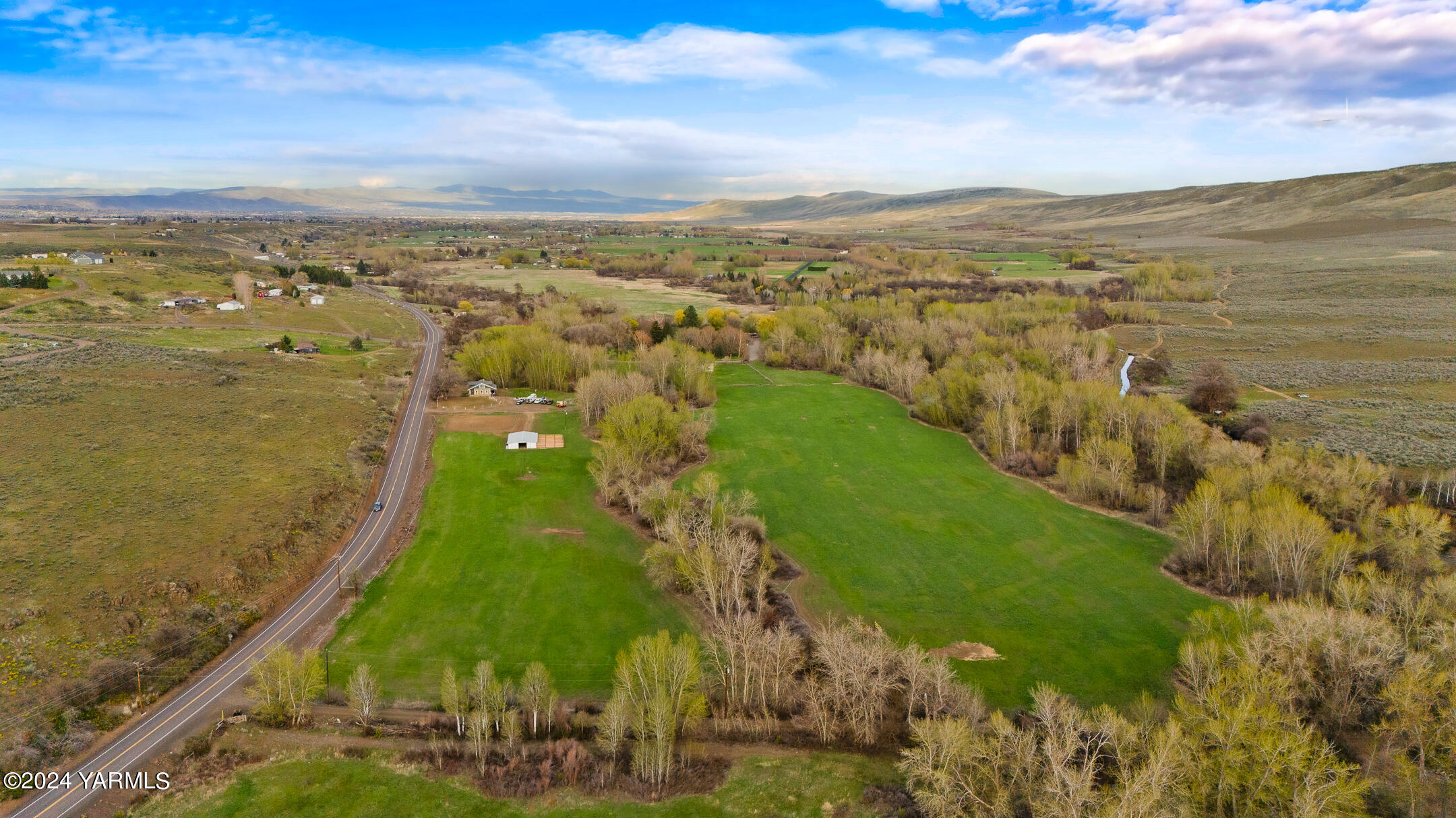17970 Ahtanum Road Yakima, WA 98903 - Photo 26 of 27 a view of an ocean and beach