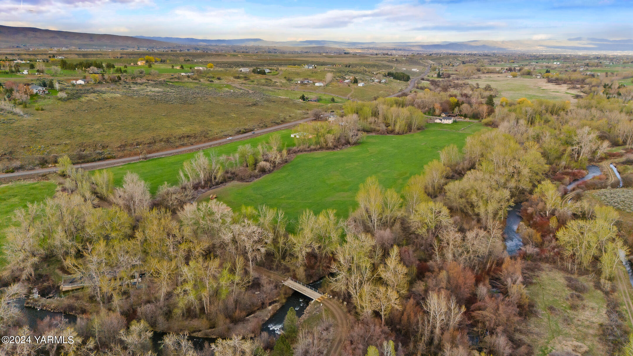 17970 Ahtanum Road Yakima, WA 98903 - Photo 27 of 27 a view of lake with city