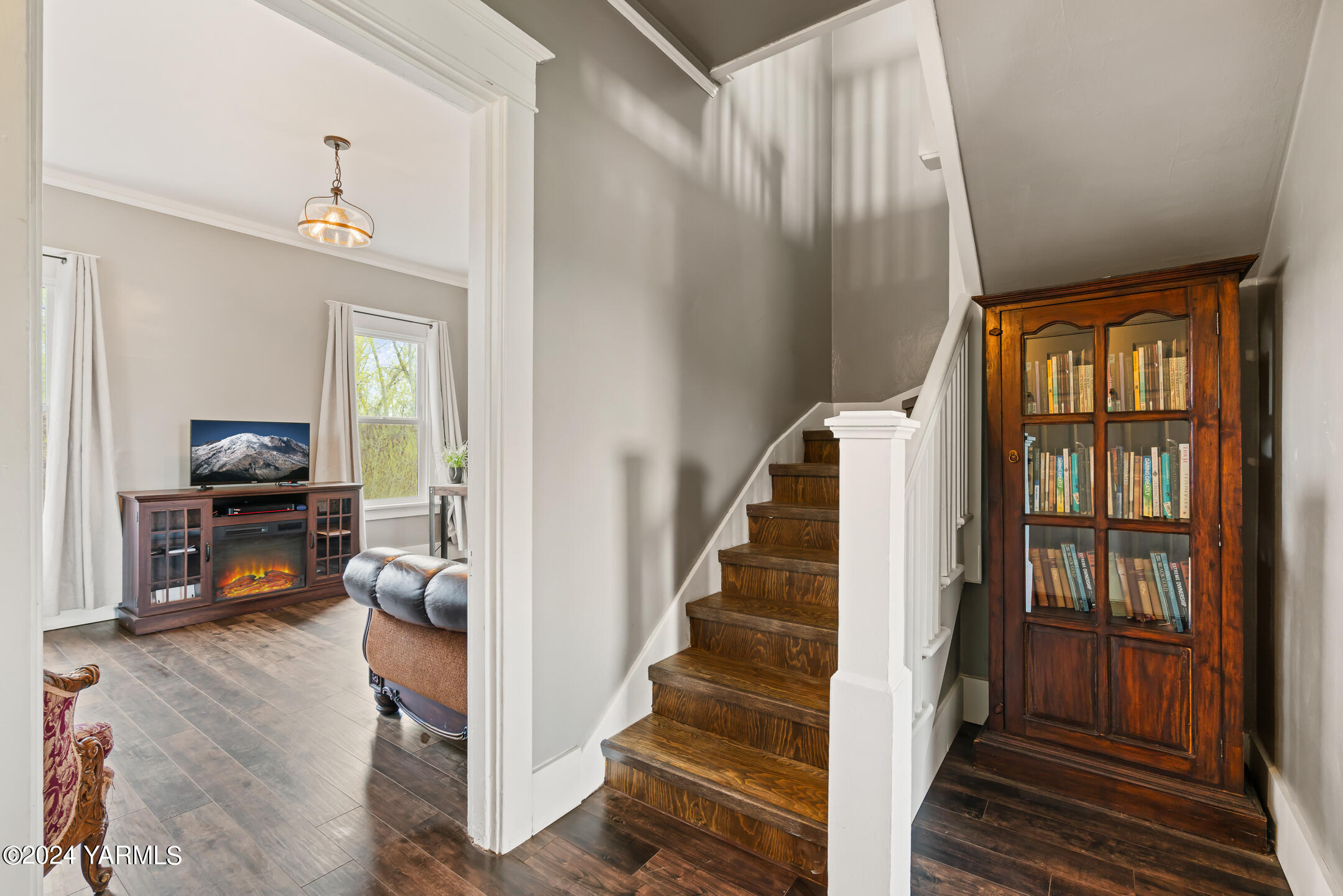 17970 Ahtanum Road Yakima, WA 98903 - Photo 4 of 27 a view of a livingroom with wooden floor and furniture