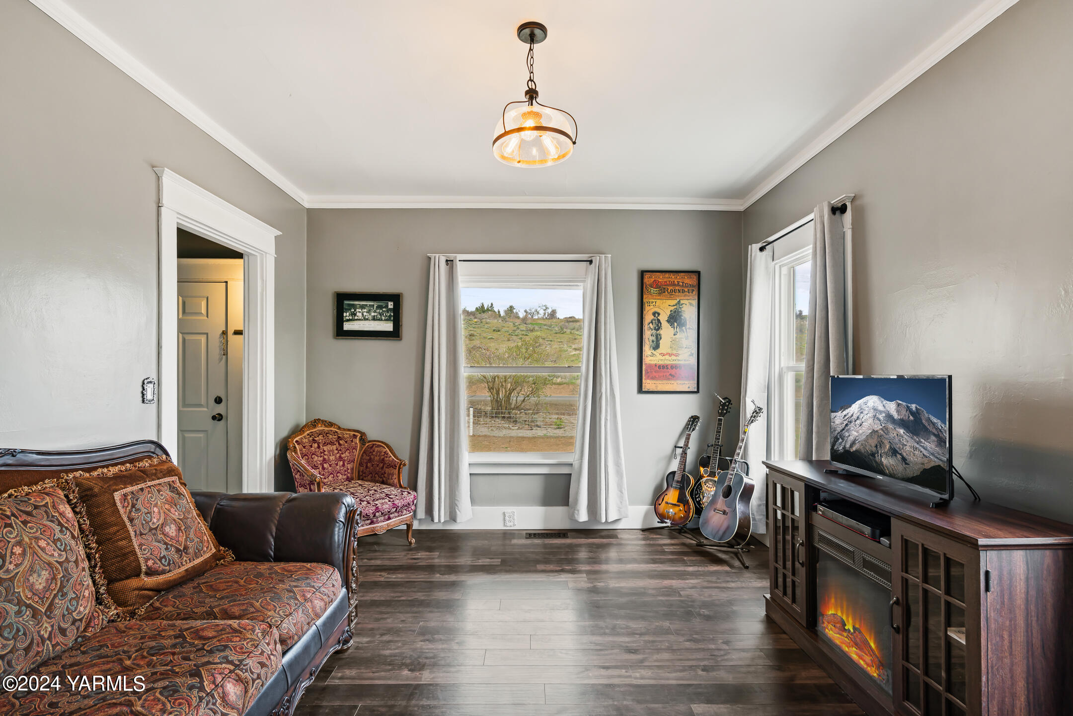 17970 Ahtanum Road Yakima, WA 98903 - Photo 6 of 27 a living room with furniture and a window