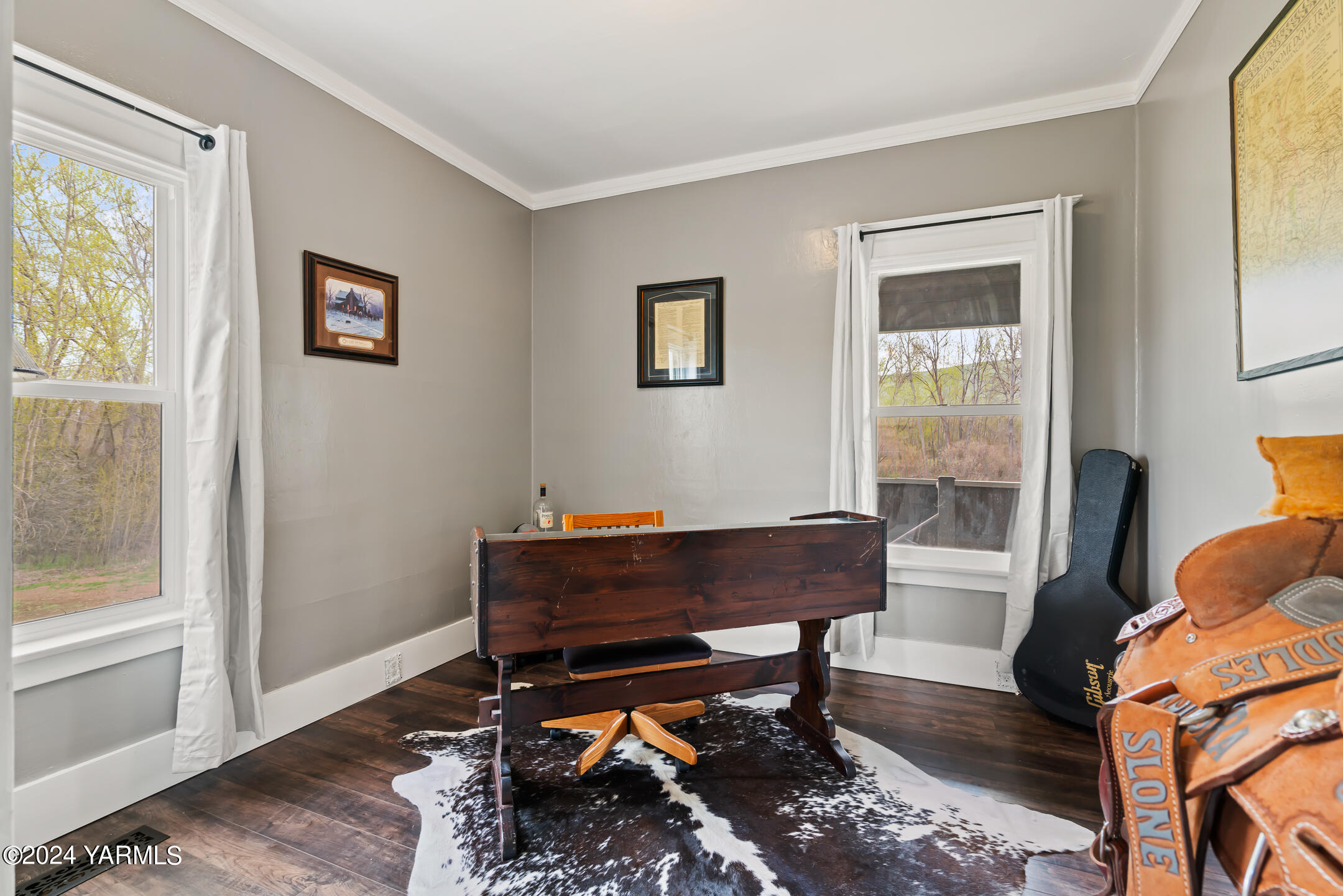 17970 Ahtanum Road Yakima, WA 98903 - Photo 7 of 27 a workspace with furniture and a window