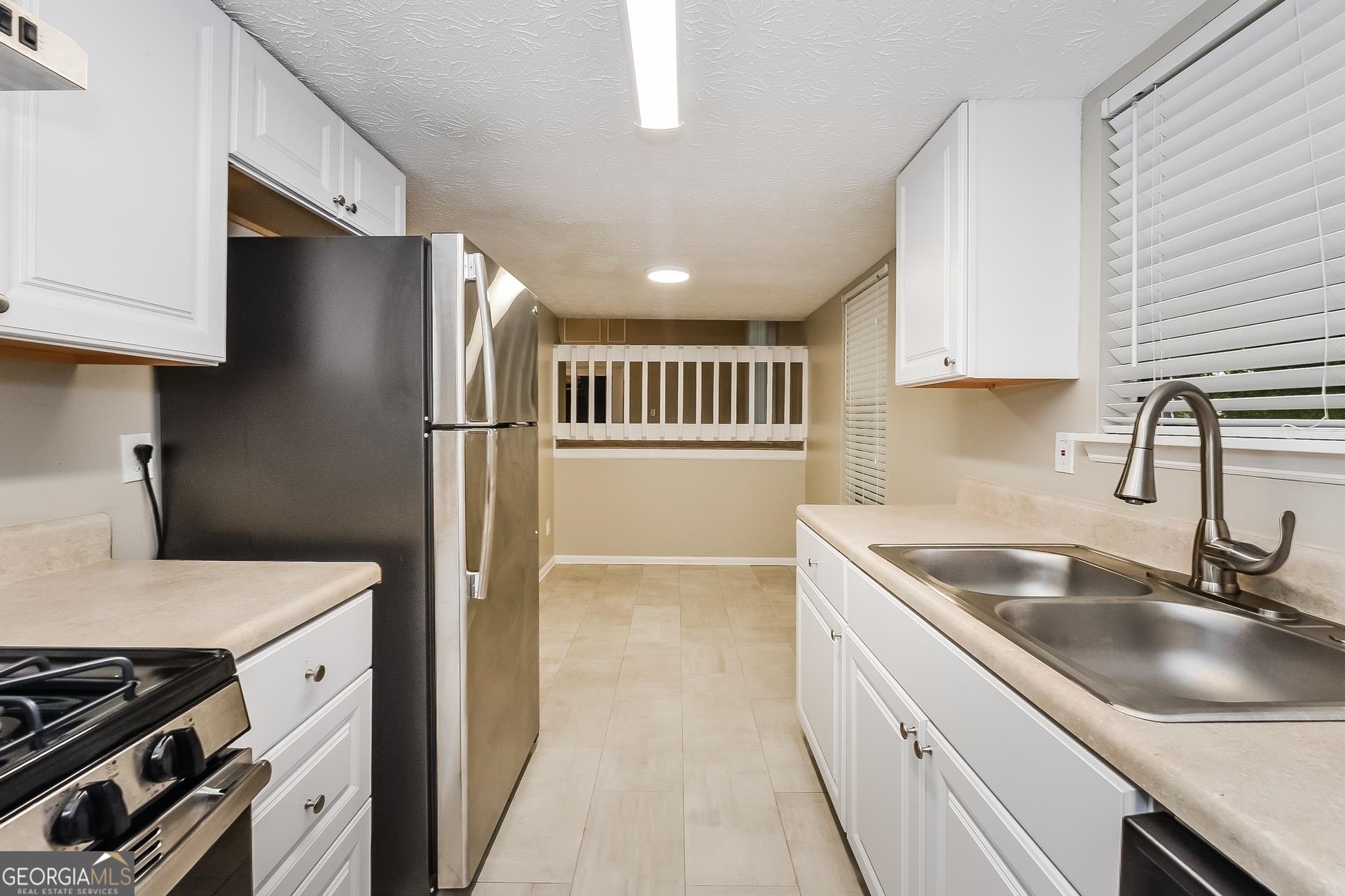 6724 Doublegate Lane Rex, GA 30273 - Photo 7 of 17