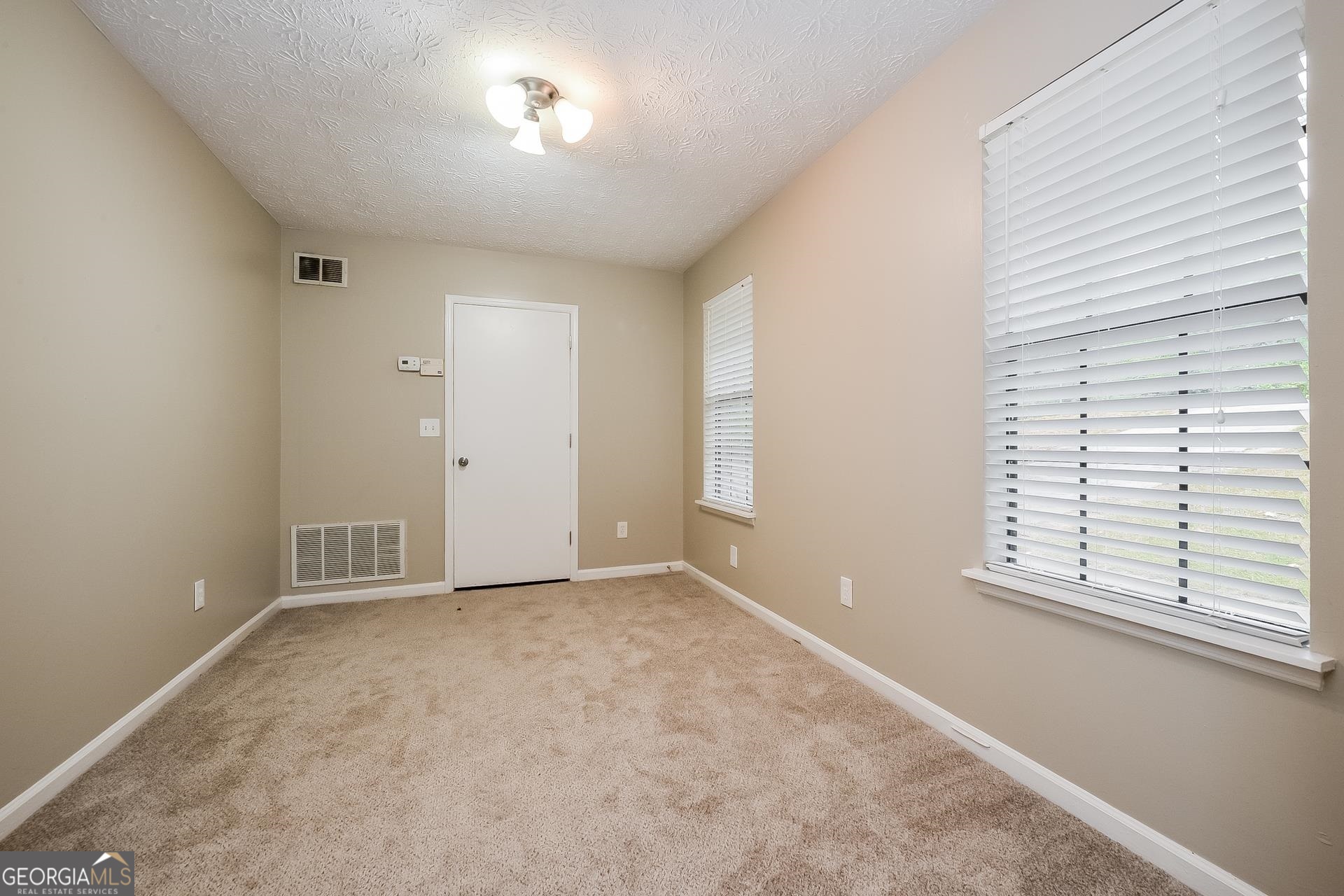 6724 Doublegate Lane Rex, GA 30273 - Photo 8 of 17