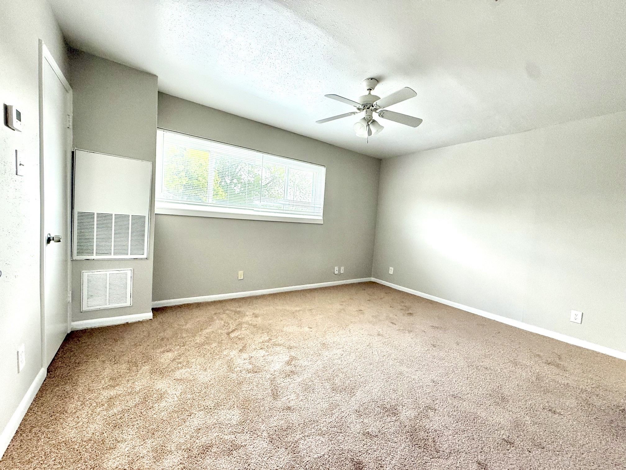 1518 Wirt Road, Unit 6 Houston, TX 77055 - Photo 9 of 14 an empty room with windows and fan