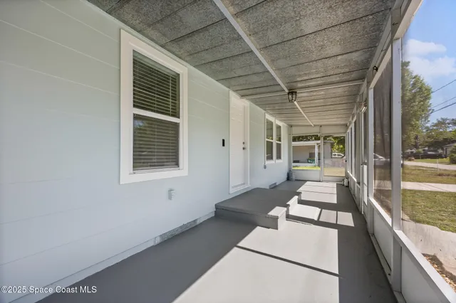 a picture of a wall with a white wall and a white wall