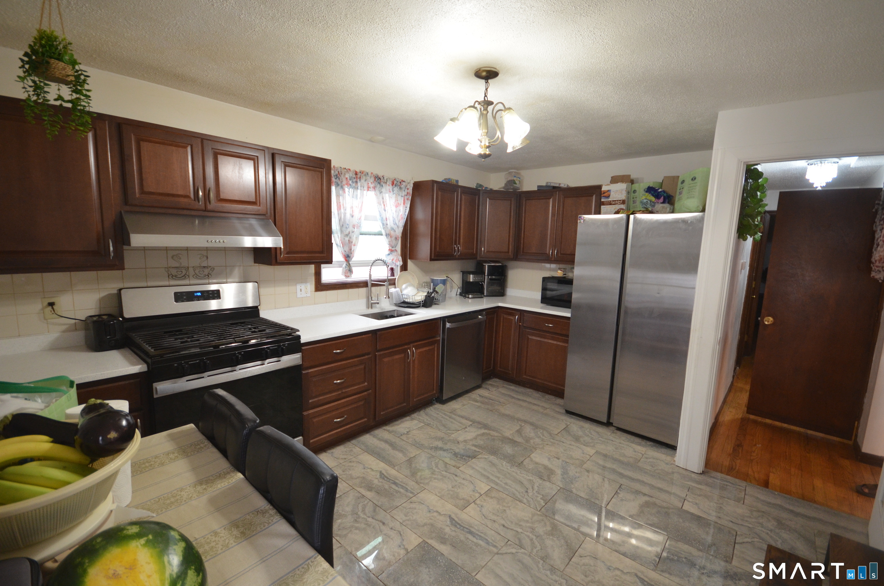 430 Berkeley Road Fairfield, CT 06825 - Photo 21 of 37