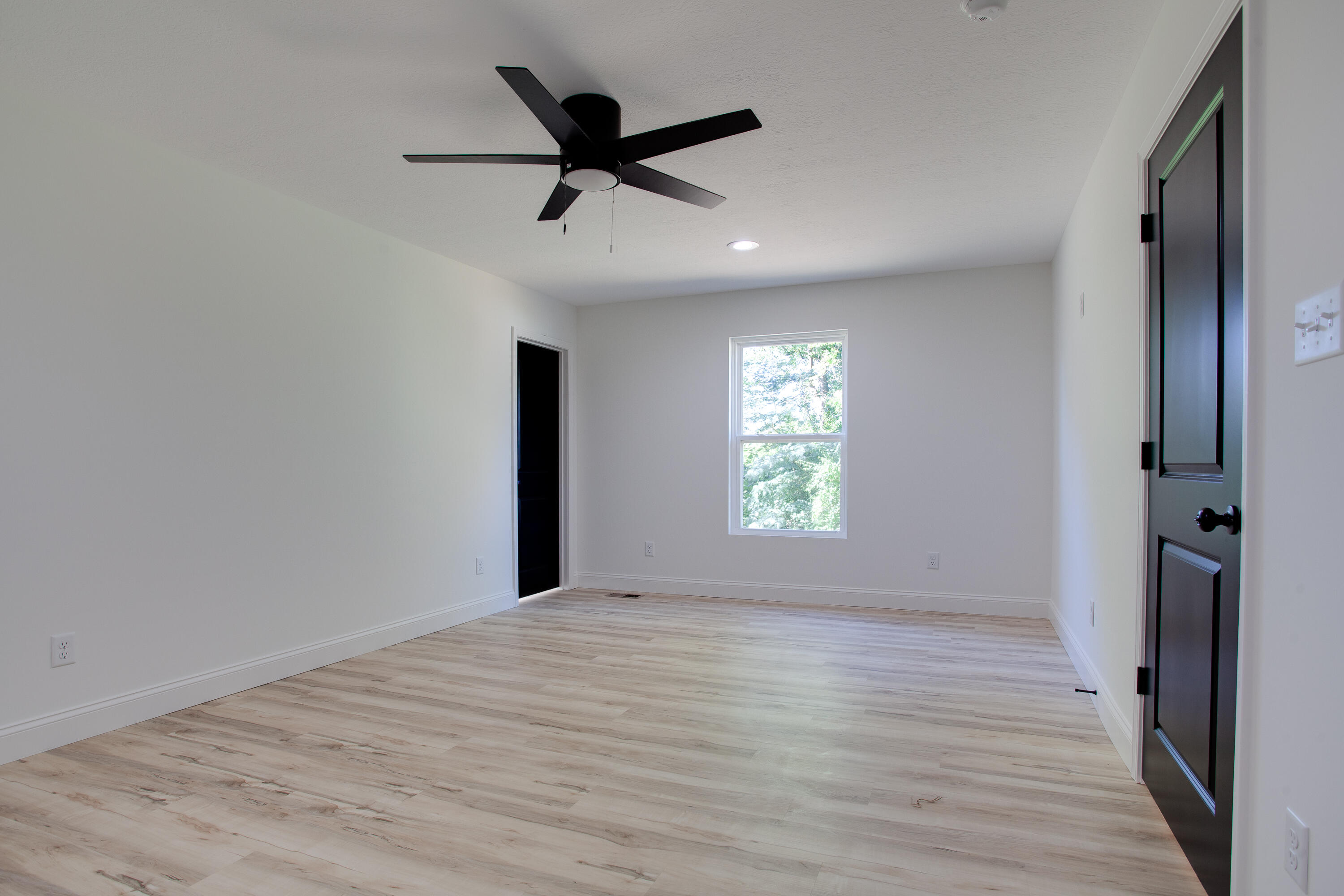 4301 Coster Road Knoxville, TN 37912 - Photo 11 of 25 013210909-1-4233CosterRdKnoxvilleTN-SMAL