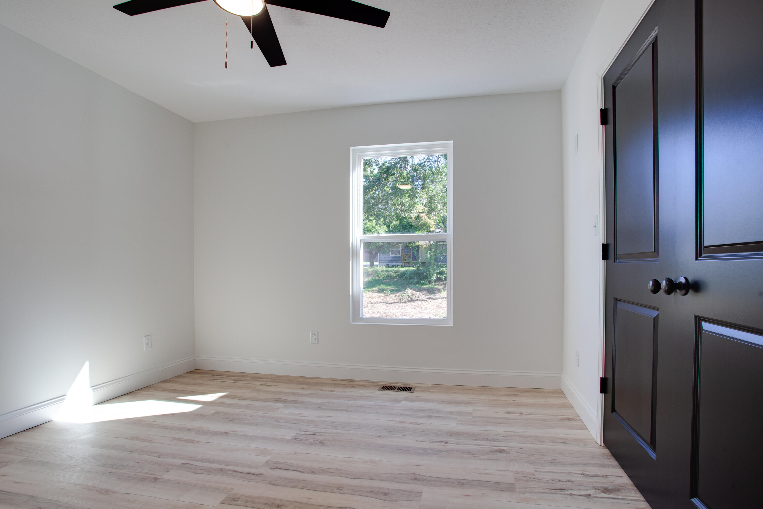 4301 Coster Road Knoxville, TN 37912 - Photo 14 of 25 016210909-1-4233CosterRdKnoxvilleTN-SMAL