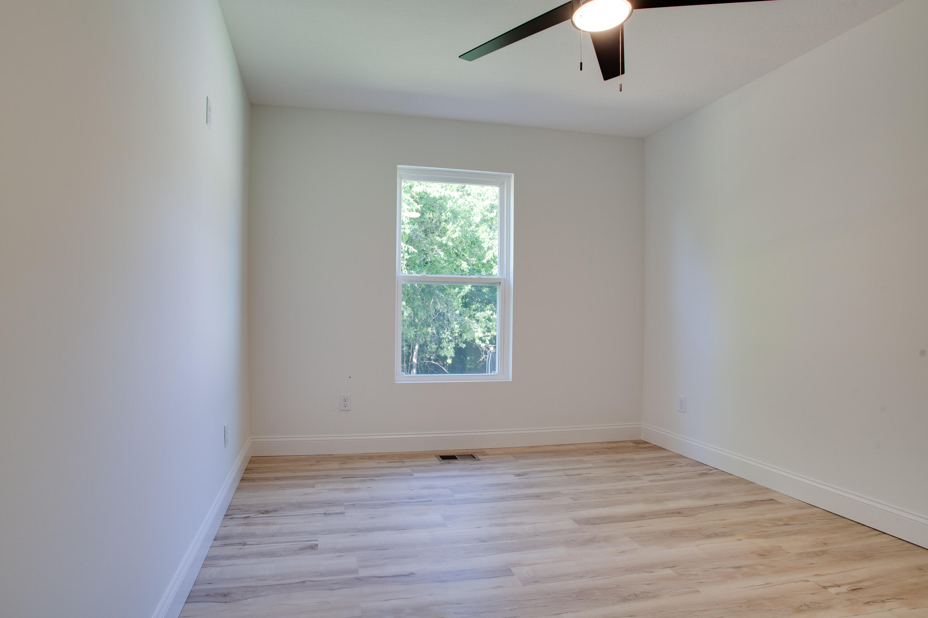4301 Coster Road Knoxville, TN 37912 - Photo 17 of 25 019210909-1-4233CosterRdKnoxvilleTN-SMAL