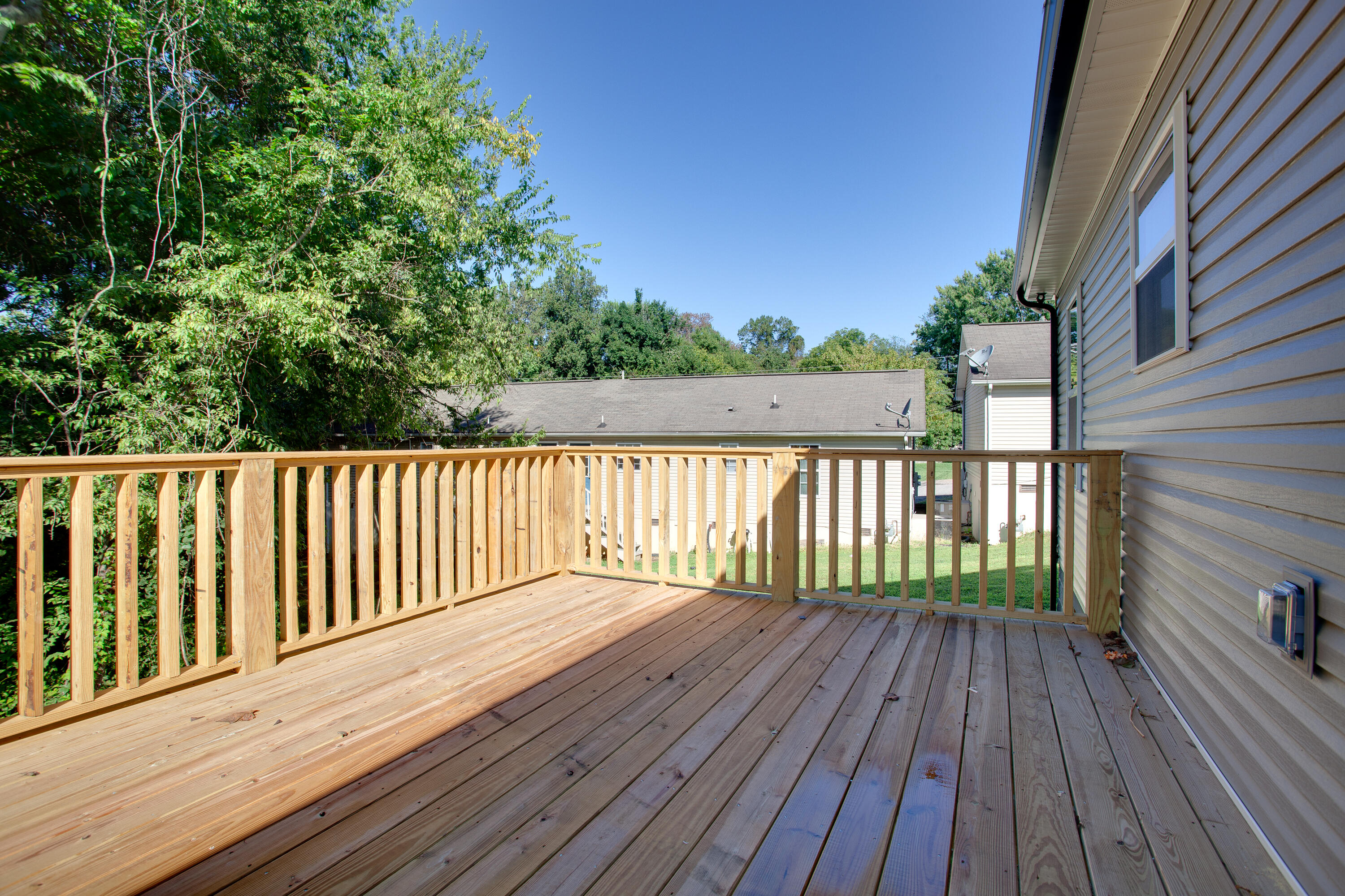4301 Coster Road Knoxville, TN 37912 - Photo 22 of 25 022210909-1-4233CosterRdKnoxvilleTN-SMAL