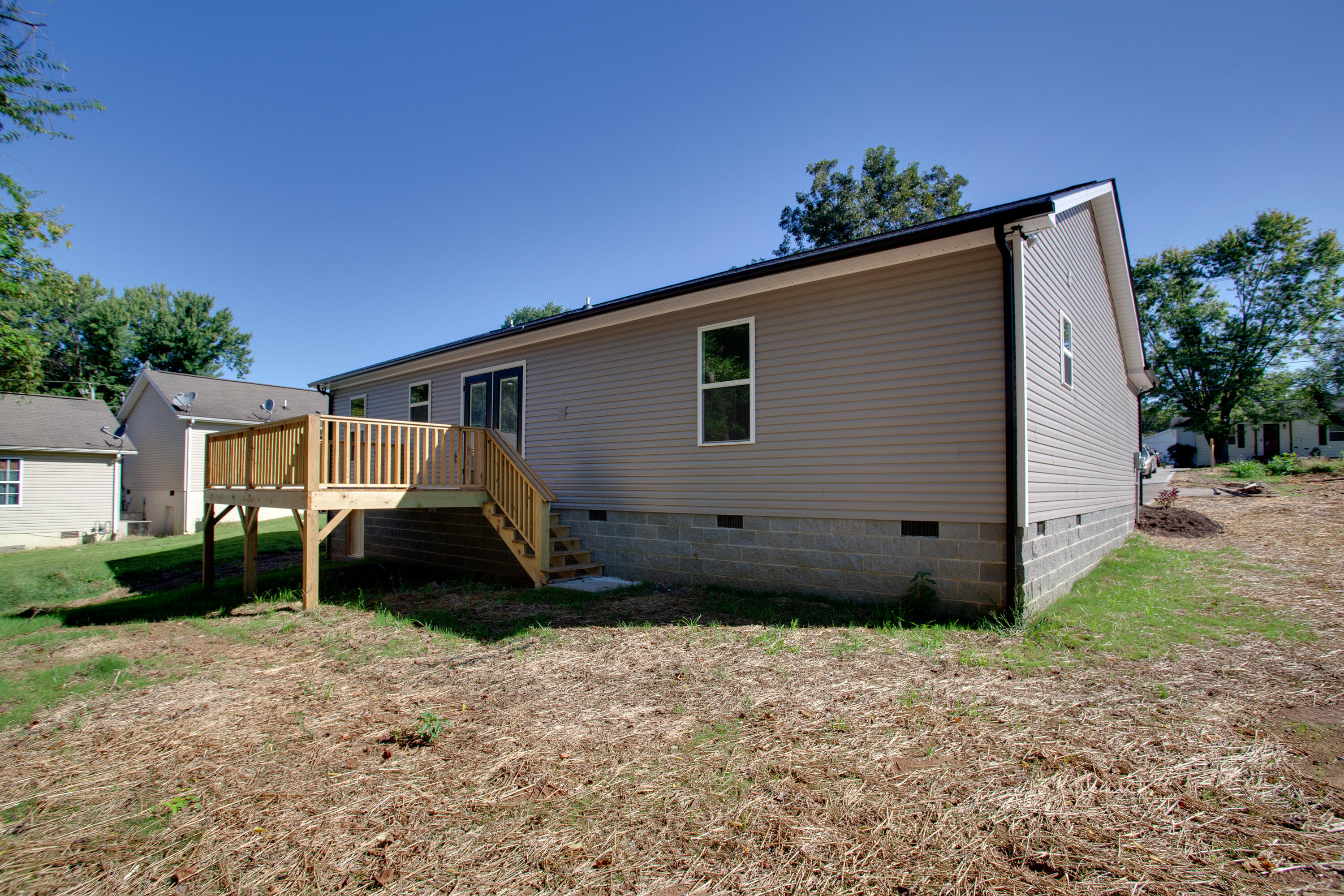 4301 Coster Road Knoxville, TN 37912 - Photo 24 of 25 024210909-1-4233CosterRdKnoxvilleTN-SMAL