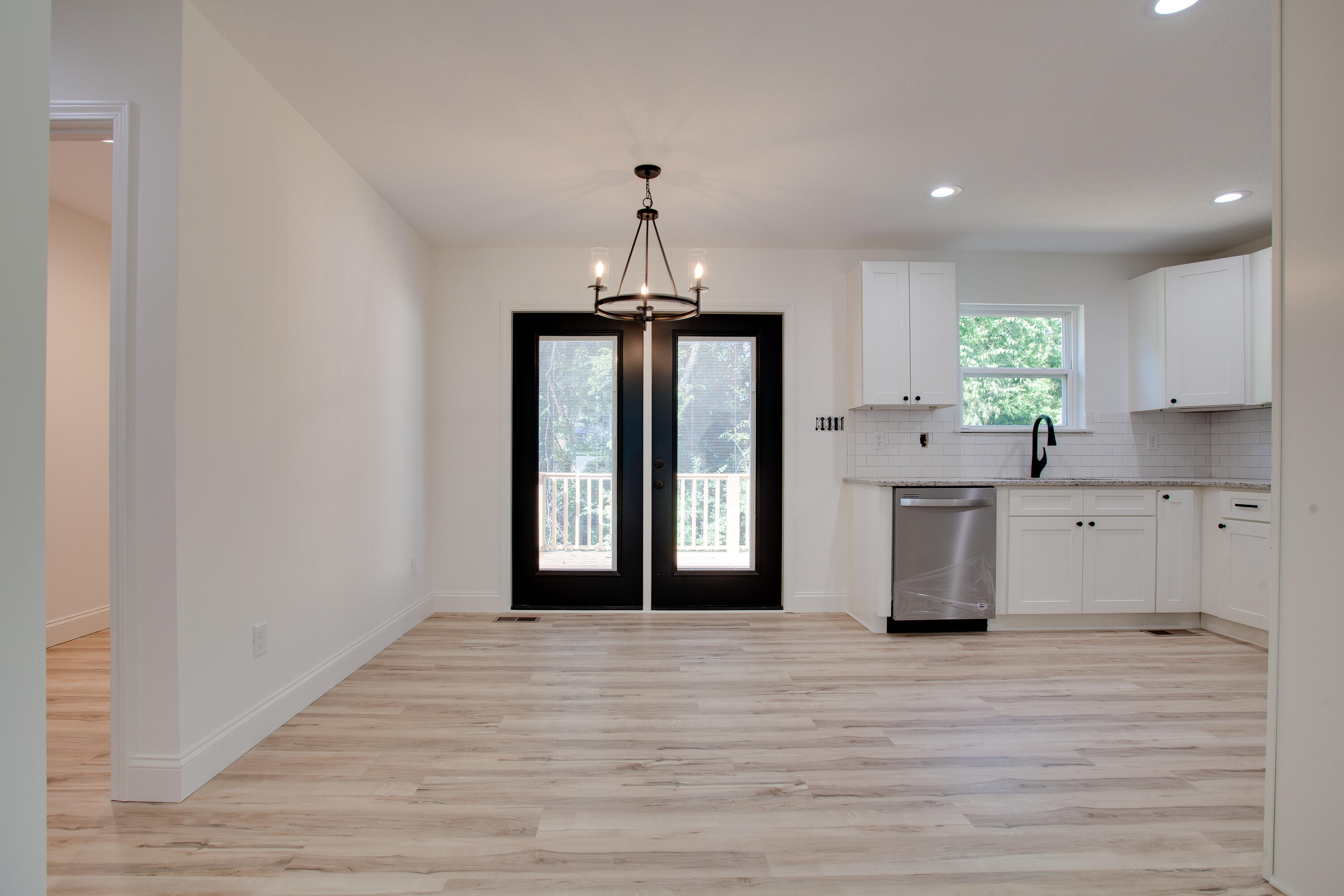 4301 Coster Road Knoxville, TN 37912 - Photo 7 of 25 011210909-1-4233CosterRdKnoxvilleTN-SMAL