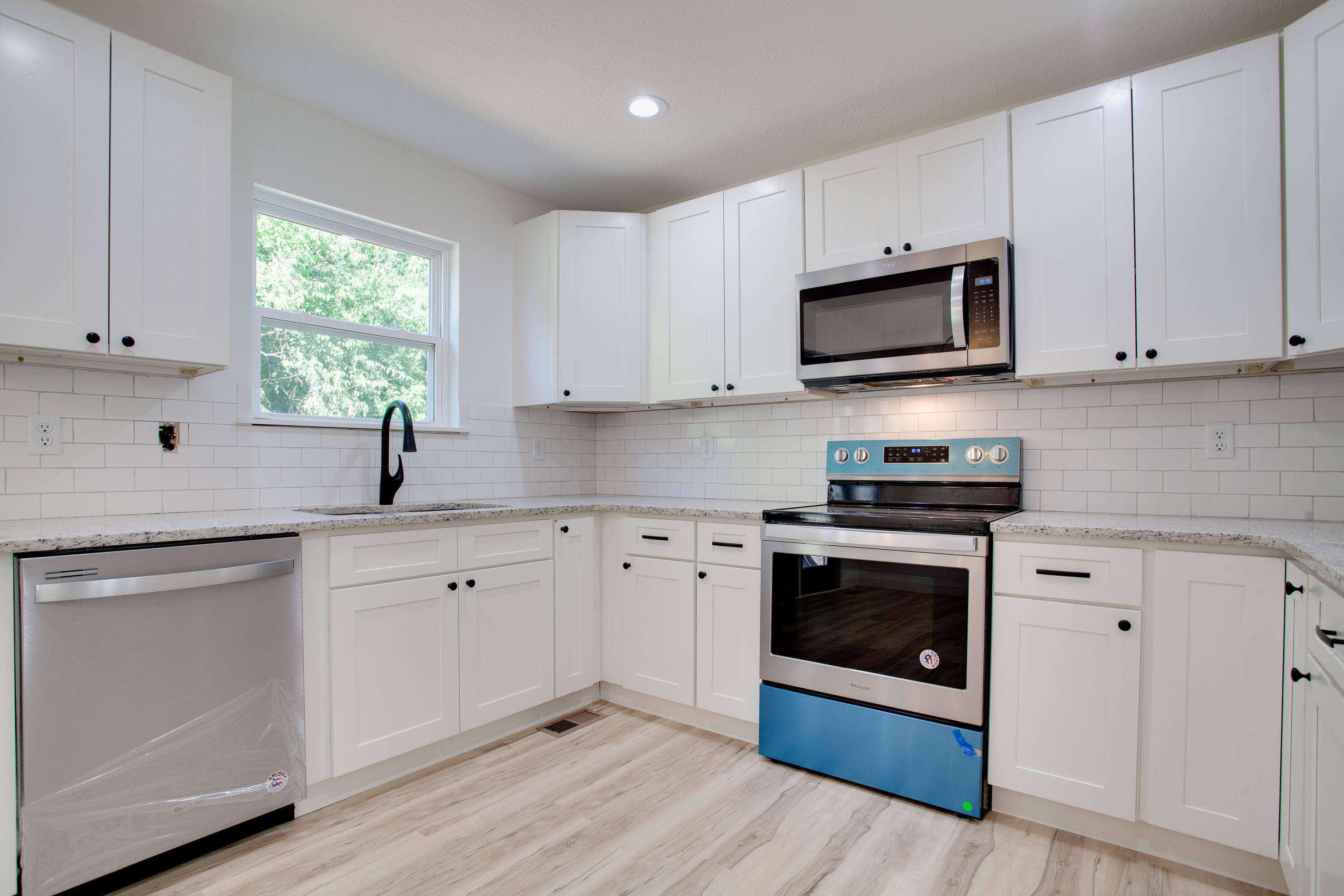 4301 Coster Road Knoxville, TN 37912 - Photo 8 of 25 008210909-1-4233CosterRdKnoxvilleTN-SMAL